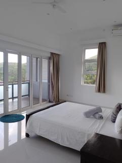 Private Room with Shared Pool & Serene Escape by Cliffhanger Villas - Misere - 1