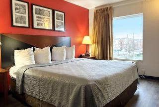 Howard Johnson by Wyndham Urbana - Champaign - 9