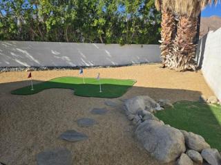 The Pink Paloma - A Barbie Inspired Villa in Palm Springs - 8