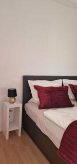 Große Ferienwohnung Nähe Stadtpark, 4 Schlafzimmer, gemütliches Wohnzimmer, Terrasse, Parkplatz - 8