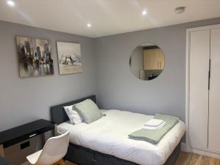 stunning, chic & bright studio apartment - Hemel Hempstead - 4