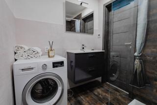 Tavba -Gočár až 27 osob, 8 apartmánů,8 koupelen, 8 kuchyní na kraji lesa - 2