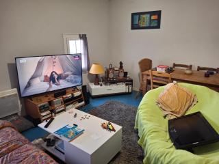 Chambre confortable avec télé - Aiguillon - 0