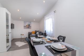 Apartmani Dalmacija - Seget Vranjica - 9