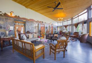 ELIVAAS Zephyr Sierra - 2 BHK Hillside Retreat With Common Pool, Gym & Restaurant - 5