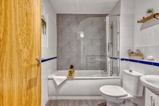 Cosy Central 2-Bed Flat City View & Parking - 1