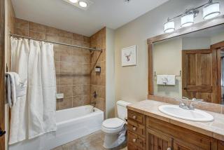 Bright, Mountain Modern Breckenridge Condo condo - 4
