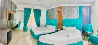 Moody Moon Residency - 3