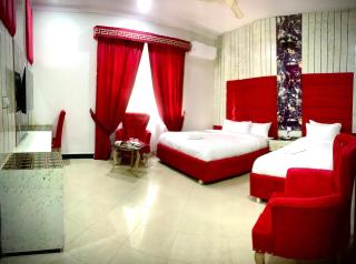 Moody Moon Residency - 4