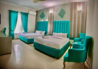 Moody Moon Residency - 5