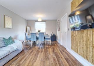 Elegant 4 BDR House in Colchester - Sleeps up to 8 - WiFi -Parking -Garden - Business - Contractors - Families - Long Term Stays - 2