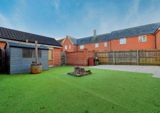 Modern 4-BDR House in Colchester - Guests up to 8 - Wi-Fi - Parking - Garden - Business - Contractors - Families - Long Term Stays - 5