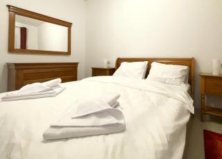 Bella Vista Red Apartment - Braşov - 2