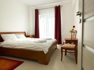 Bella Vista Red Apartment - 6