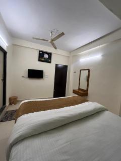 Hotel Shree om Sai lodging - 3