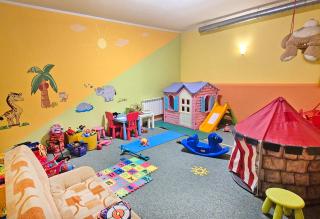 VILLA MEDICA - Ośrodek wypoczynkowy z basenem oraz pełnym wyżywieniem - 1