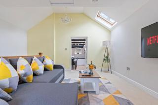 Stylish 2 Bed Home near Gatwick - 9