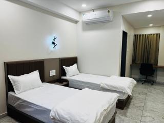Hotel Fun n Food - Bhuj - 4