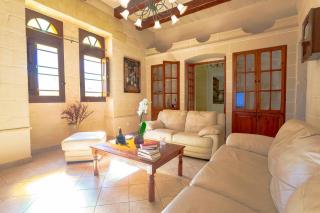 Mellieha Cosy House Of Character By Homely - Ix-Xagħra taʼ Barra - 9