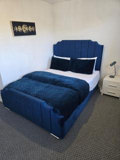 Glams2bed house - Shareshill - 1