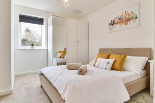 Two Bedroom by Brookland Stays Serviced Accommodation Short Lets Hertfordshire with Free WiFi - High Welwyn - 5