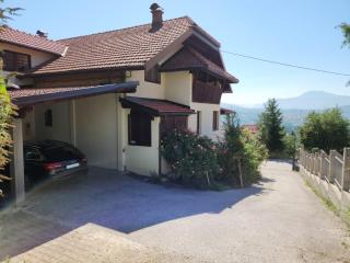Grand AC Residence with Garden & Parking - Sarajevo - 0