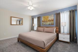 Four Bedrooms with Screen PoolStoreyLake 4910 - 4