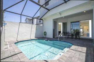 Stunning 5 Bd Home w/ Pool Close to Disney 174 - Davenport - 9