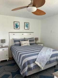Private Bayfront Beach House with Dock, Steps to Beach and Restaurants - 4