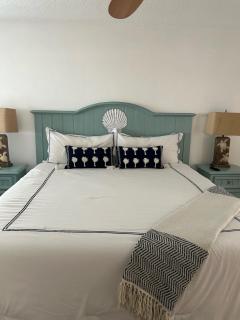 Private Bayfront Beach House with Dock, Steps to Beach and Restaurants - Englewood - 5