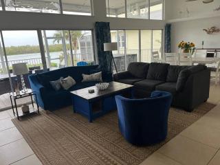 Private Bayfront Beach House with Dock, Steps to Beach and Restaurants - Englewood - 8