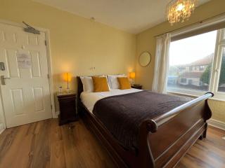 1 Lathom Ave - Parking, 2 Bathrooms, Comfortable, Welcoming, Nice Area - 6