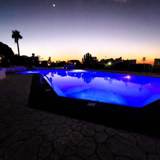 Sea View Luxury Apartment in Acropaphos, Patio, Terrace, Pool, TV 65 Inch - Khlorakas - 9