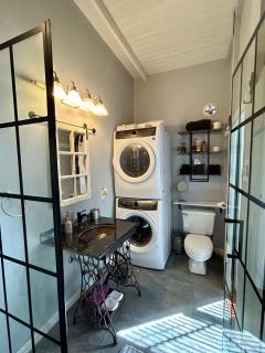 Centrally Located Garden Cottage - New Orleans - 7