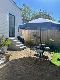 Centrally Located Garden Cottage - New Orleans - 5