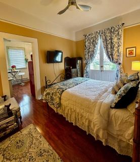 Centrally Located Garden Cottage - New Orleans - 2