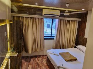 Hotel O Om Sai Guest house - Mumbai - 4