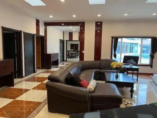 Specious 6000 sf privat gated villa with View - 7