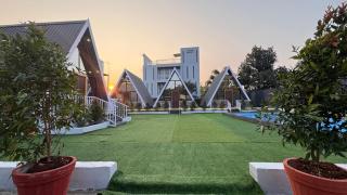 SwapnaSrushti Luxury Resort Lonavala - Lonavala - 9