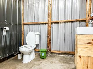 Urban Glamping Tent With Wifi - 5