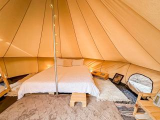 Urban Glamping Tent With Wifi - 4