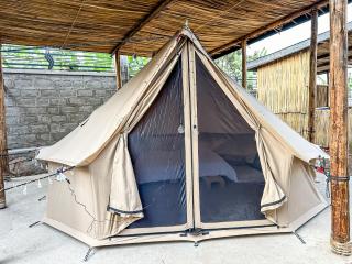 Urban Glamping Tent With Wifi - 3