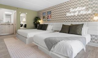 Studio Apartment with Spacious King & Queen Bed, Pet-Friendly, 8 Min from Disney, Pool and Parking - Kissimmee - 2