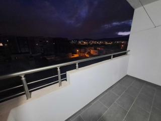 Comfortable Private Room with Fast Wi-Fi - City View - 2