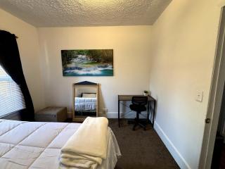 3 bed unit Retreat near Ann Arbor King Bed - Ypsilanti - 7