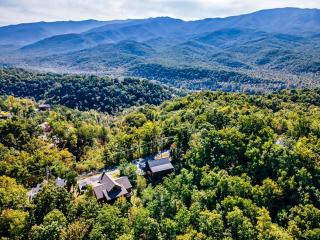 Private Secluded Chalet Luxury with Forest & Mt Views - Gatlinburg - 2