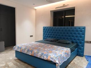 Welcome Home Brand New Luxury Villa for NRIs and Corporate Families 10000 sq ft luxury villa that seamlessly blends comfort sophistication and convenience perfectly suited for families NRIs and corporate guests seeking a refined living experience - Haiderabad - 1