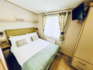 3 Bedroom Caravan MC34, Lower Hyde, Shanklin, Isle of Wight - 6