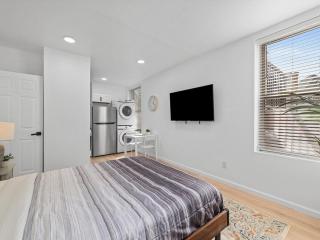 Shadyside, Central !2 Bright and Stylish Studio With Free Parking - 7