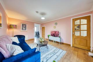 Stylish 2-Bed Apartment with Private Driveway - Glasgow - 9